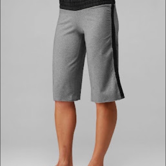 Womens Lululemon Royal Blue  Pranotthana Crop Capri Pants Size 8. - Picture 1 of 5